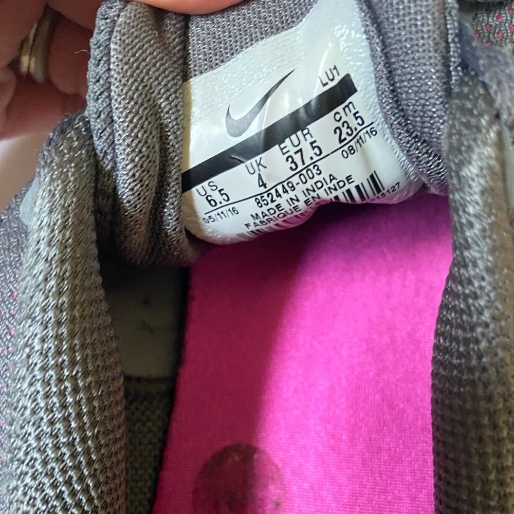 Nike Memory Foam Insole Mesh Look Training Shoe - image 3